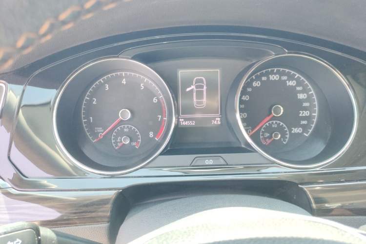 Used Volkswagen Lamando 2015 280TSI DSG Comfort Edition Odometer Close Up
