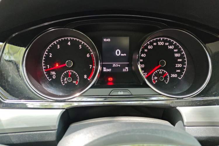 Used Volkswagen Lamando 2015 280TSI Manual Comfort Edition Odometer Close Up