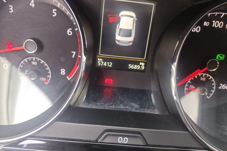 Used Volkswagen Lamando 2015 280TSI DSG Luxury Edition Odometer Close Up