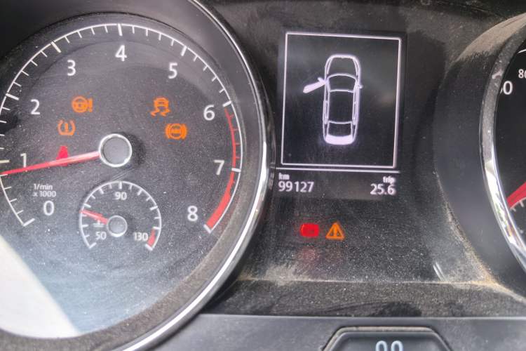 Used Volkswagen Lamando 2015 280TSI Manual Comfort Edition Odometer Close Up