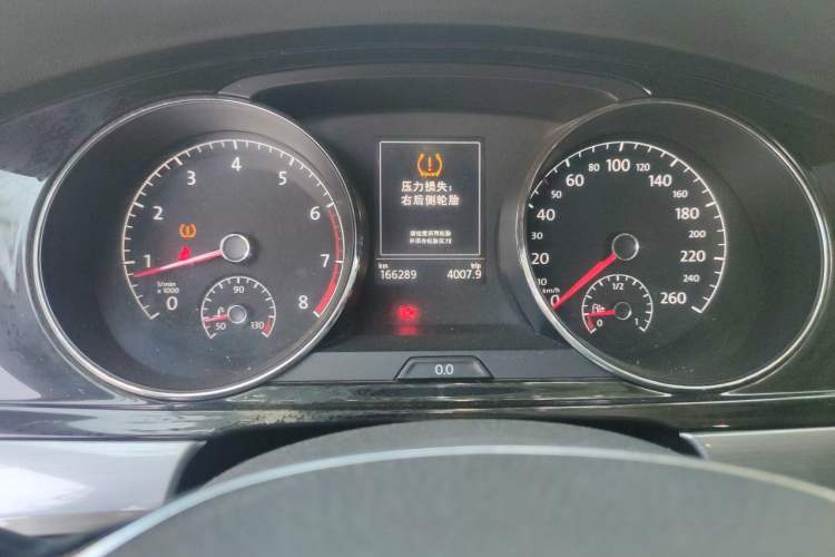 Used Volkswagen Lamando 2015 330TSI DSG Luxury Edition Odometer Close Up