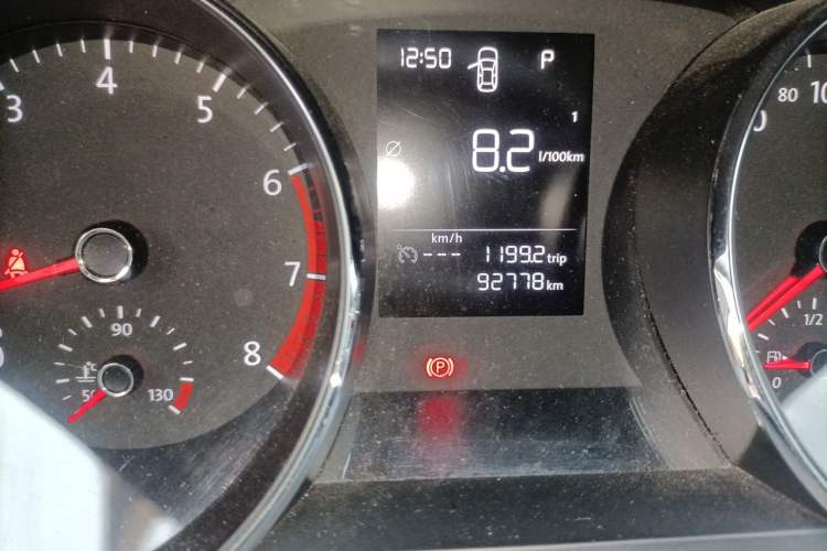 Used Volkswagen Lamando 2015 230TSI DSG Fashion Edition Odometer Close Up