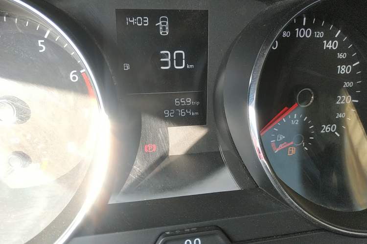 Used Volkswagen Lamando 2015 230TSI Manual Trend Edition Odometer Close Up