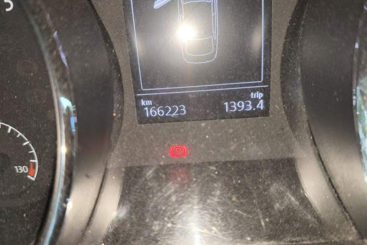 Used Volkswagen Lamando 2015 280TSI DSG Comfort Edition Odometer Close Up