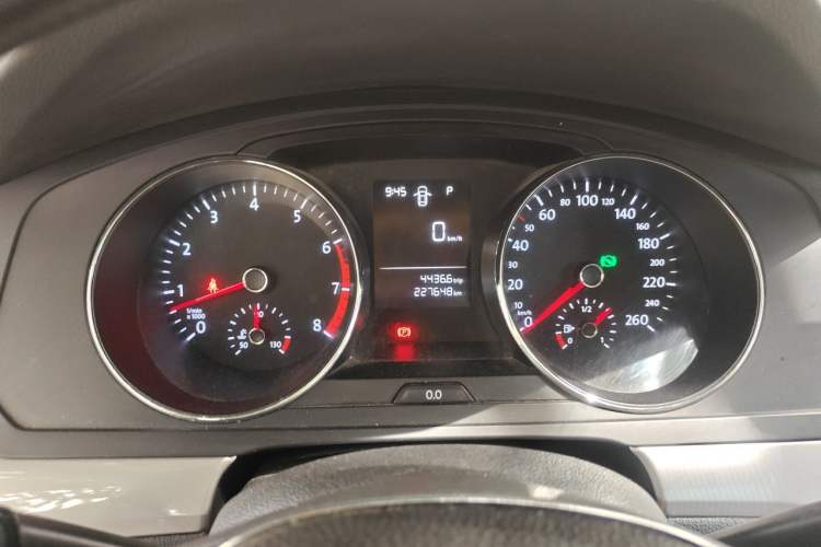Used Volkswagen Lamando 2015 230TSI DSG Fashion Edition Odometer Close Up