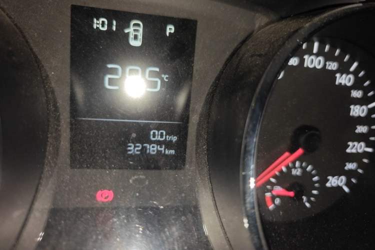 Used Volkswagen Lamando 2015 230TSI DSG Fashion Edition Odometer Close Up