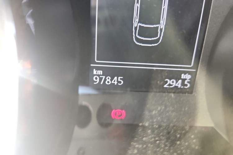 Used Volkswagen Lamando 2015 280TSI Manual Comfort Edition Odometer Close Up