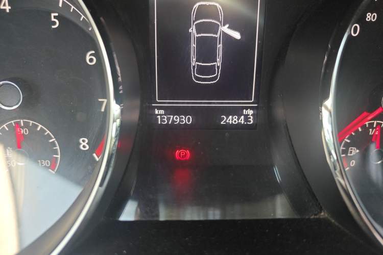 Used Volkswagen Lamando 2015 280TSI Manual Comfort Edition Odometer Close Up