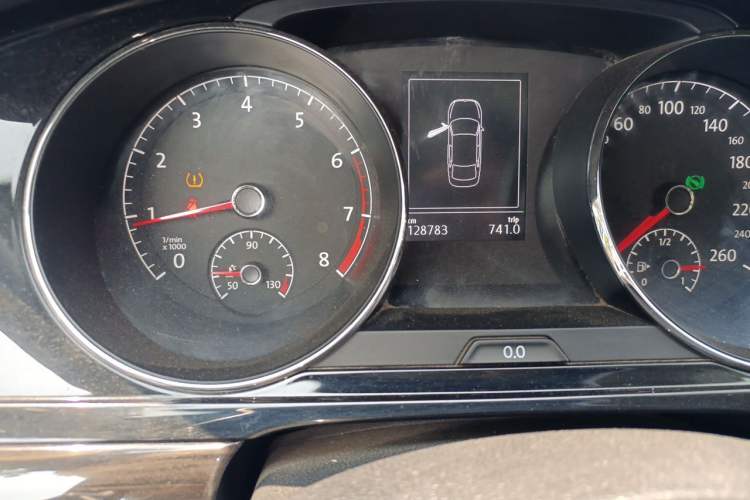 Used Volkswagen Lamando 2015 280TSI DSG Comfort Edition Odometer Close Up