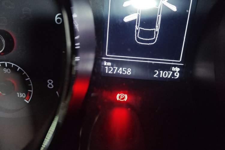 Used Volkswagen Lamando 2015 280TSI DSG Comfort Edition Odometer Close Up