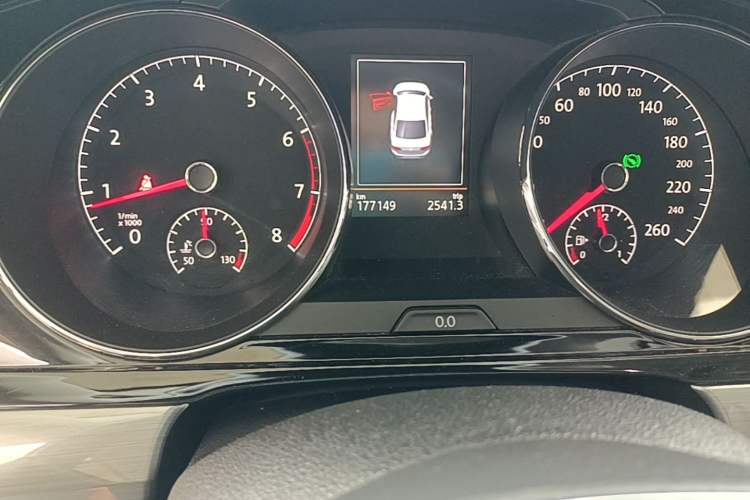 Used Volkswagen Lamando 2015 280TSI DSG Luxury Edition Odometer Close Up