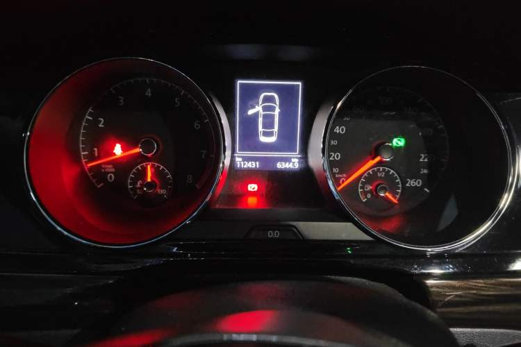 Used Volkswagen Lamando 2015 280TSI DSG Comfort Edition Odometer Close Up