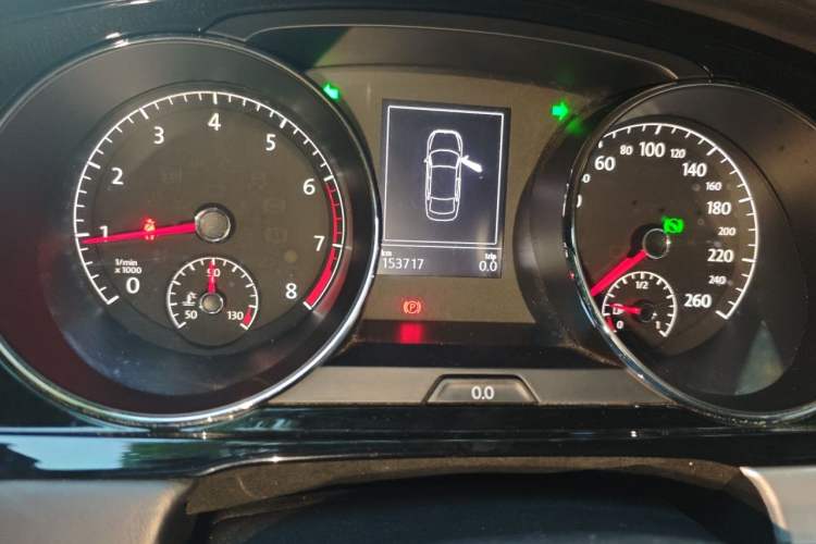 Used Volkswagen Lamando 2015 280TSI DSG Comfort Edition Odometer Close Up