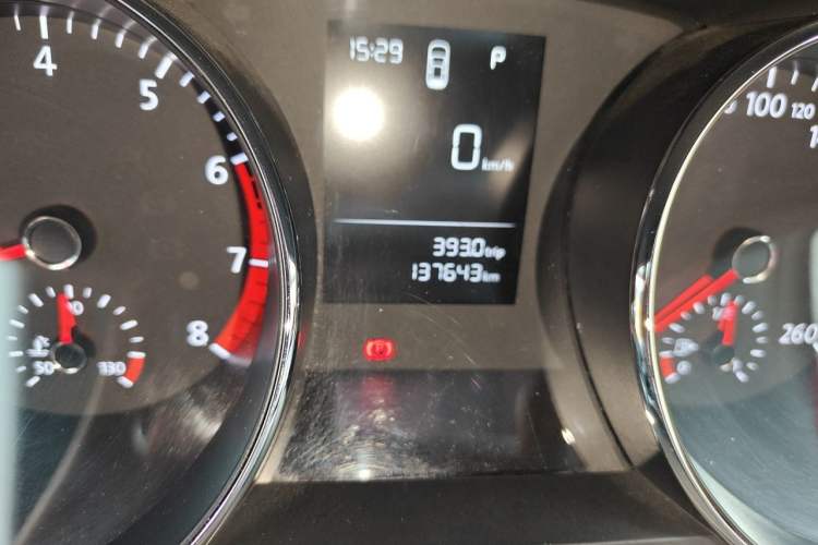 Used Volkswagen Lamando 2015 230TSI DSG Fashion Edition Odometer Close Up