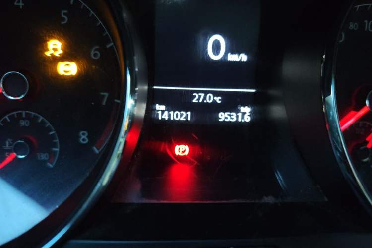 Used Volkswagen Lamando 2015 280TSI Manual Comfort Edition Odometer Close Up