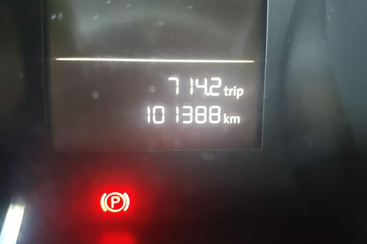 Used Volkswagen Lamando 2015 230TSI DSG Fashion Edition Odometer Close Up