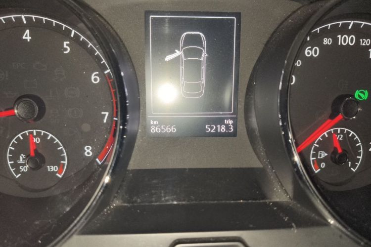 Used Volkswagen Lamando 2015 280TSI DSG Comfort Edition Odometer Close Up