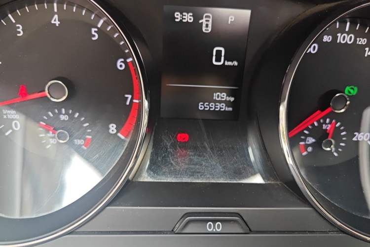 Used Volkswagen Lamando 2015 230TSI DSG Fashion Edition Odometer Close Up