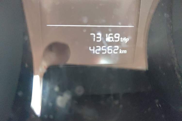Used Volkswagen Lamando 2015 230TSI DSG Fashion Edition Odometer Close Up