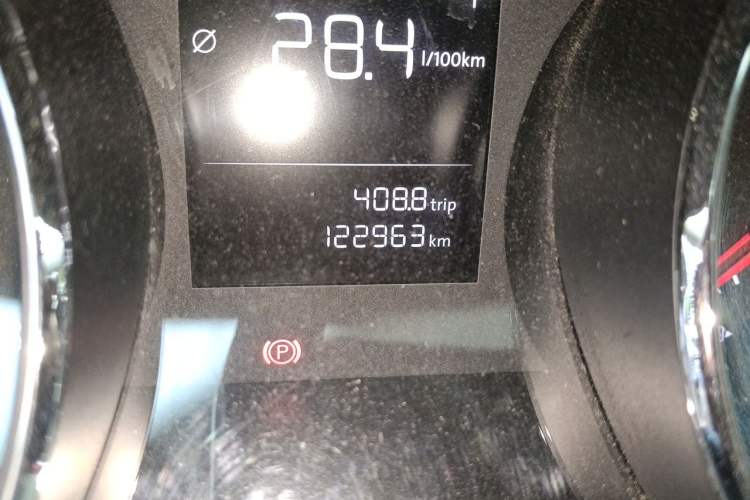 Used Volkswagen Lamando 2015 230TSI DSG Fashion Edition Odometer Close Up