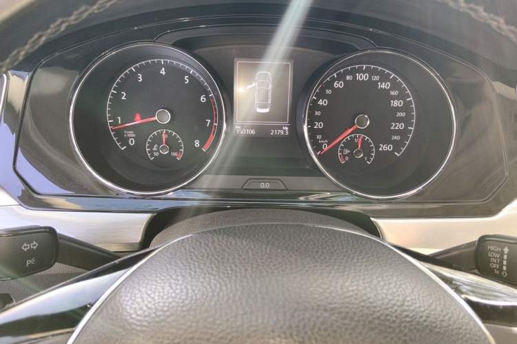 Used Volkswagen Lamando 2015 280TSI DSG Comfort Edition Odometer Close Up