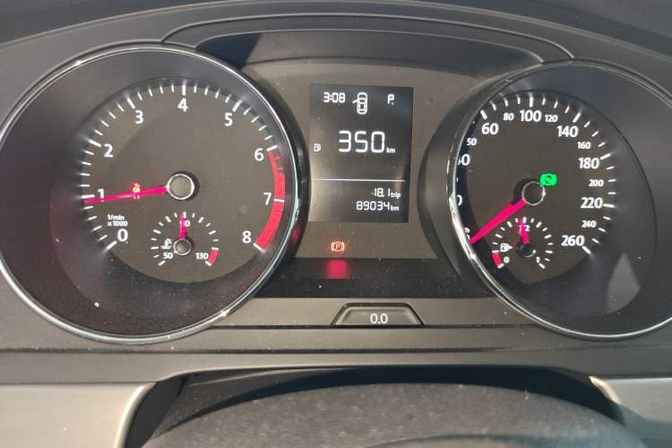 Used Volkswagen Lamando 2015 230TSI DSG Fashion Edition Odometer Close Up