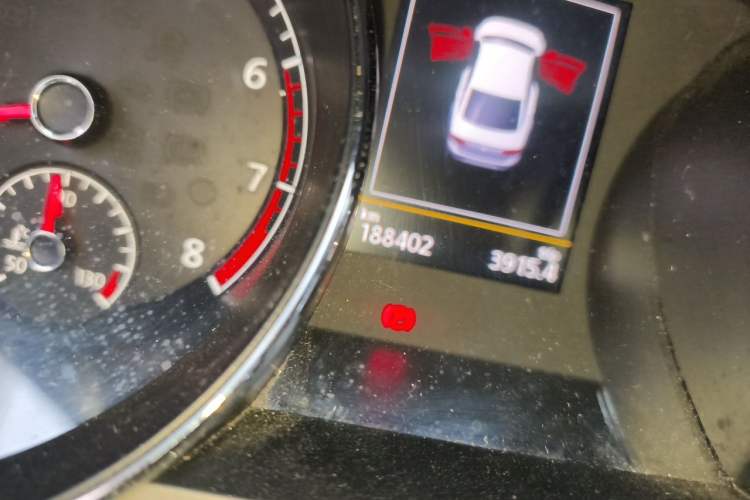 Used Volkswagen Lamando 2015 280TSI DSG Luxury Edition Odometer Close Up