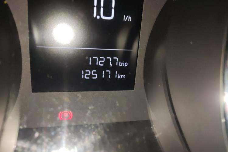 Used Volkswagen Lamando 2015 230TSI DSG Fashion Edition Odometer Close Up