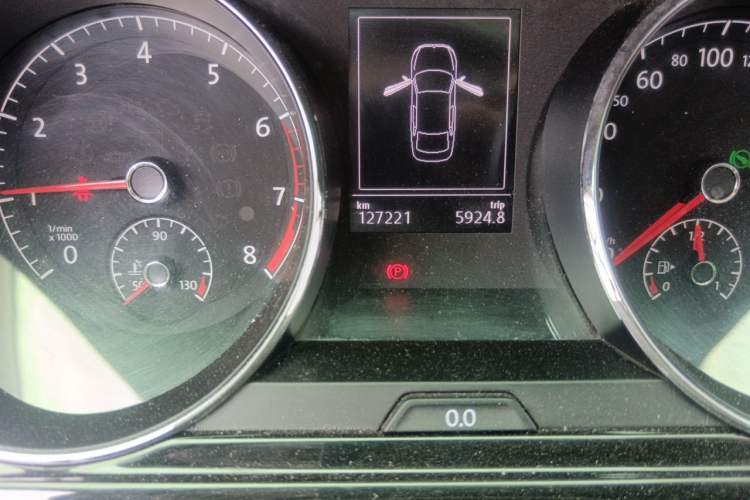 Used Volkswagen Lamando 2015 330TSI DSG Comfort Edition Odometer Close Up