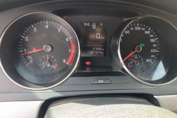 Used Volkswagen Lamando 2015 230TSI DSG Fashion Edition Odometer Close Up