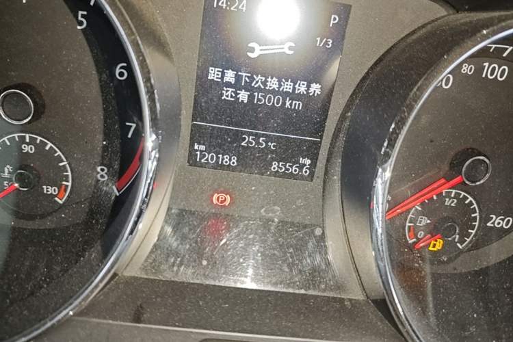 Used Volkswagen Lamando 2015 280TSI DSG Comfort Edition Odometer Close Up