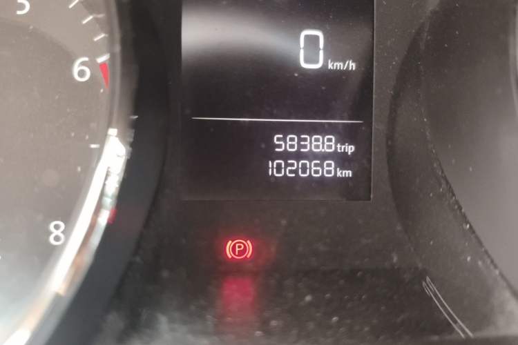 Used Volkswagen Lamando 2015 230TSI DSG Fashion Edition Odometer Close Up