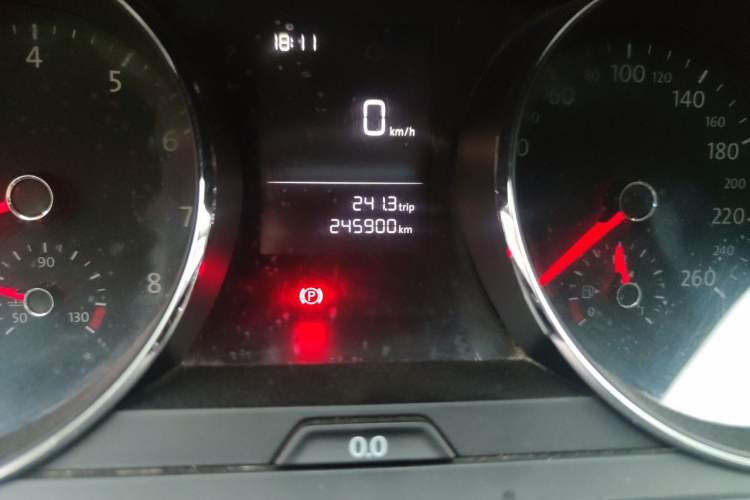 Used Volkswagen Lamando 2015 230TSI Manual Trend Edition Odometer Close Up