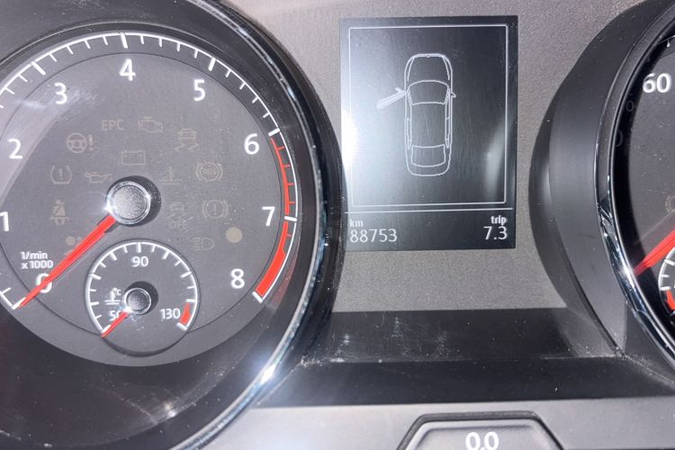 Used Volkswagen Lamando 2015 280TSI DSG Comfort Edition Odometer Close Up