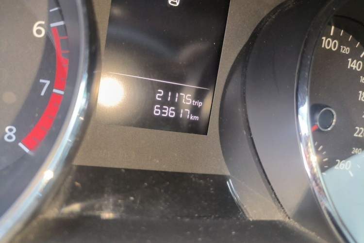 Used Volkswagen Lamando 2015 230TSI DSG Fashion Edition Odometer Close Up