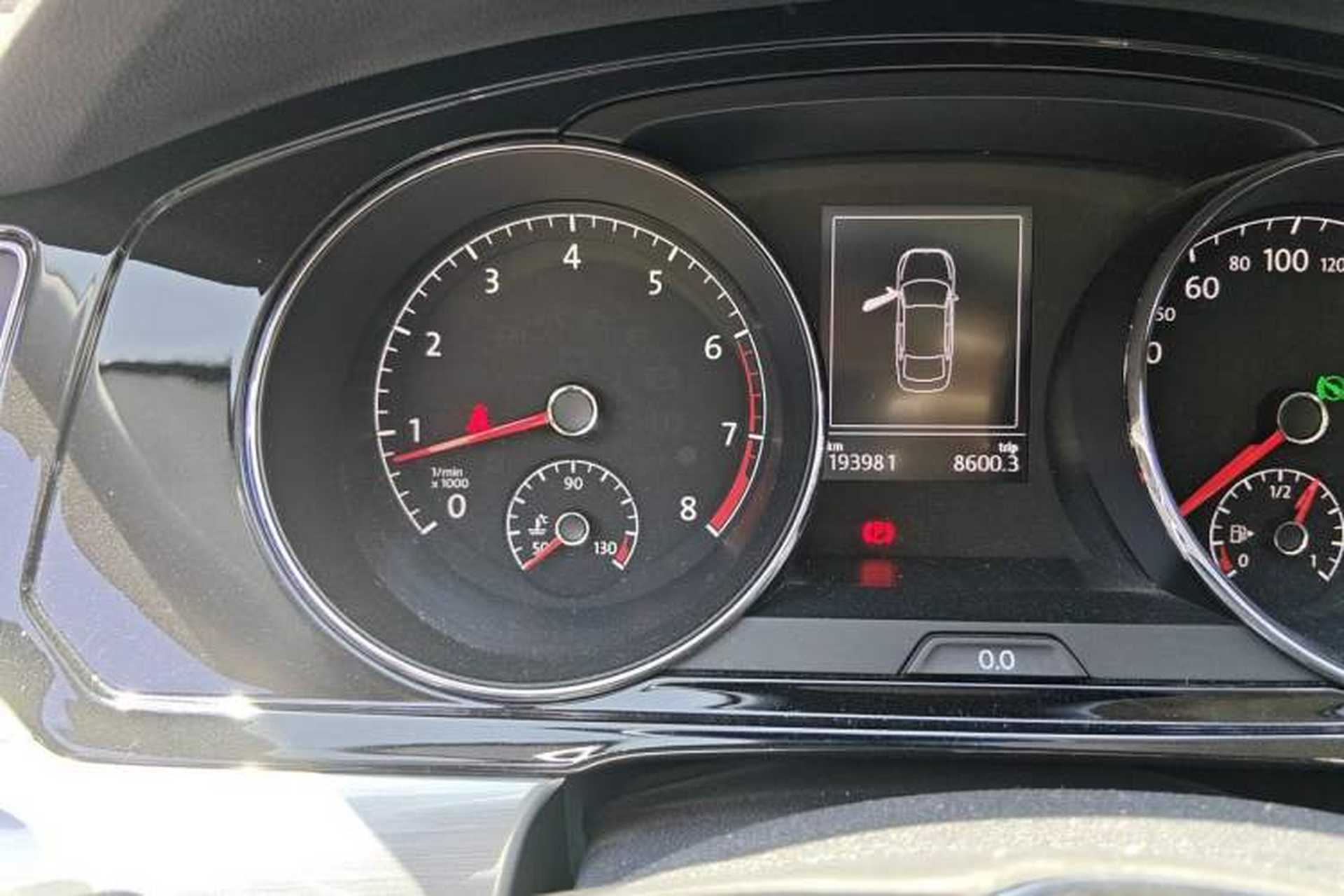 Used Volkswagen Lamando 2015 280TSI DSG Comfort Edition Odometer Close Up