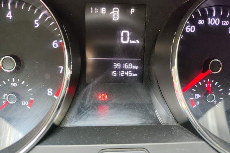 Used Volkswagen Lamando 2015 230TSI DSG Fashion Edition Odometer Close Up