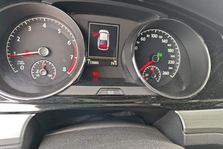 Used Volkswagen Lamando 2015 330TSI DSG Luxury Edition Odometer Close Up