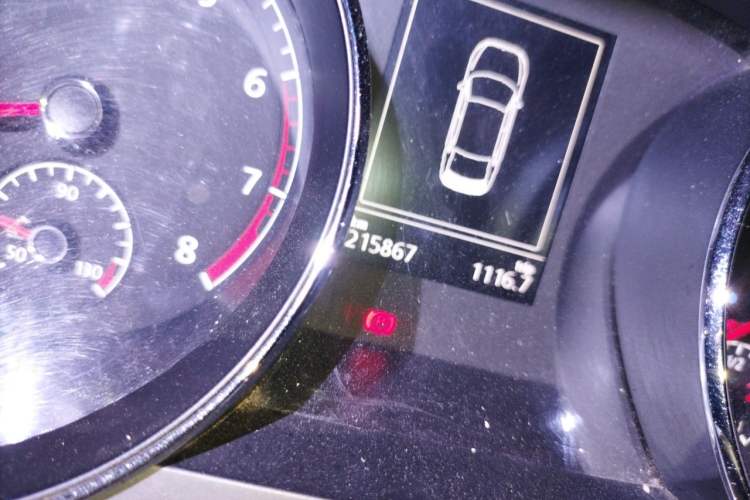 Used Volkswagen Lamando 2015 280TSI DSG Comfort Edition Odometer Close Up