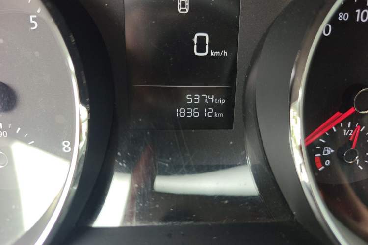 Used Volkswagen Lamando 2015 230TSI DSG Fashion Edition Odometer Close Up