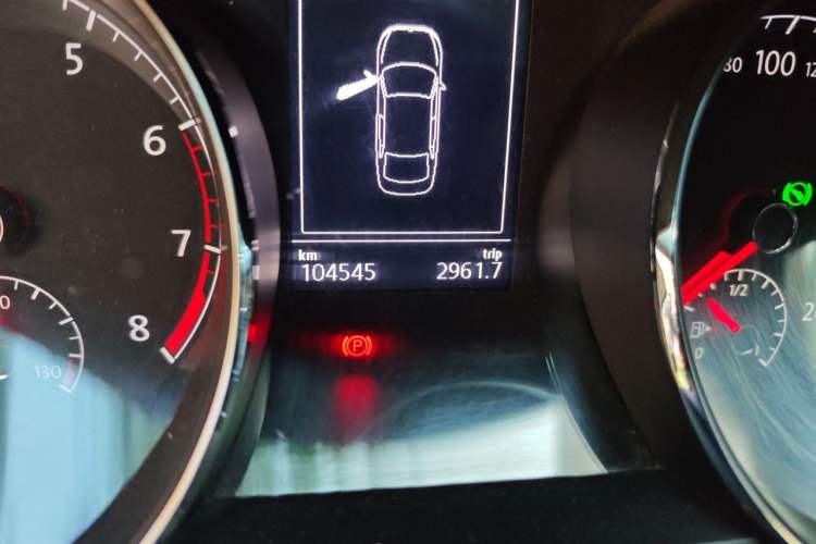 Used Volkswagen Lamando 2015 280TSI DSG Comfort Edition Odometer Close Up