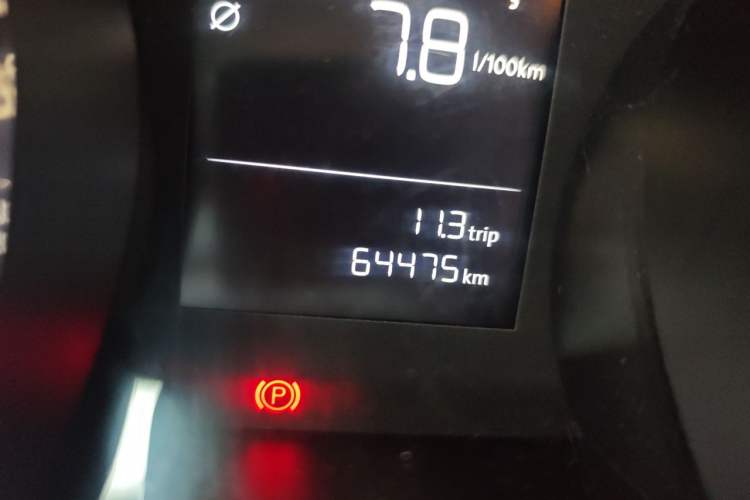 Used Volkswagen Lamando 2015 230TSI Manual Trend Edition Odometer Close Up