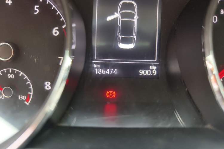 Used Volkswagen Lamando 2015 280TSI DSG Comfort Edition Odometer Close Up
