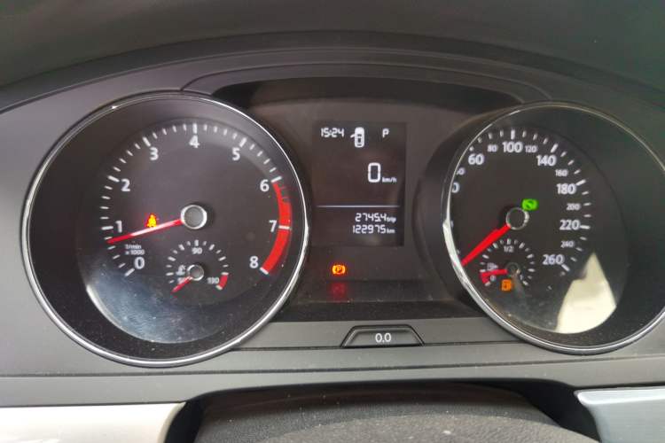 Used Volkswagen Lamando 2015 230TSI DSG Fashion Edition Odometer Close Up