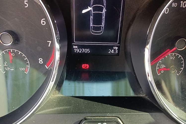 Used Volkswagen Lamando 2015 280TSI Manual Comfort Edition Odometer Close Up