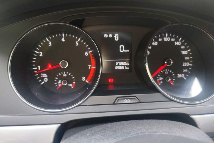 Used Volkswagen Lamando 2015 230TSI Manual Trend Edition Odometer Close Up