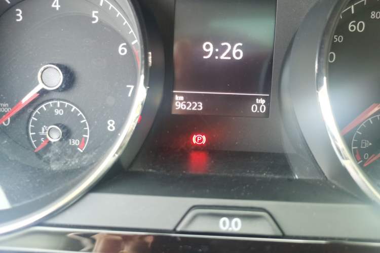 Used Volkswagen Lamando 2015 280TSI DSG Comfort Edition Odometer Close Up