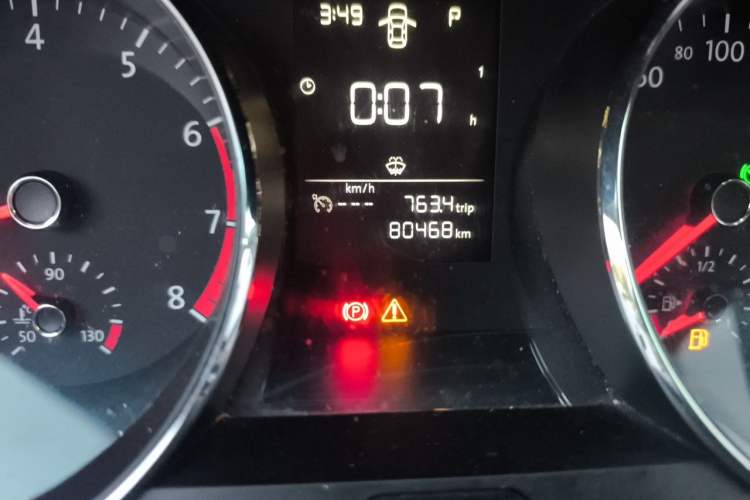 Used Volkswagen Lamando 2015 230TSI DSG Fashion Edition Odometer Close Up