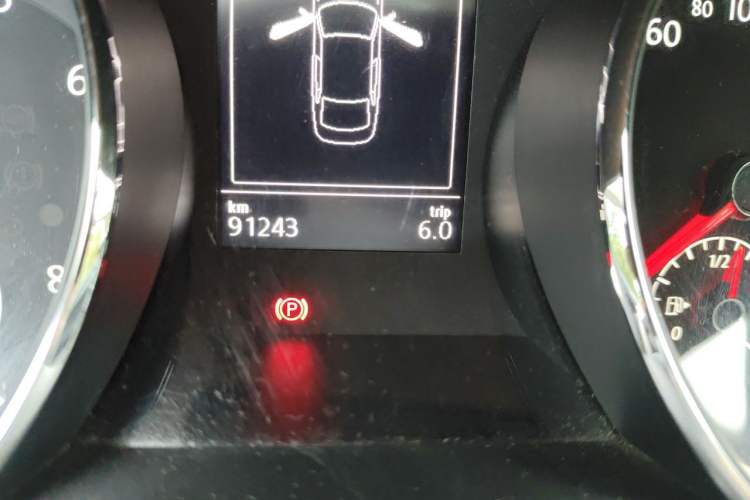 Used Volkswagen Lamando 2015 330TSI DSG Comfort Edition Odometer Close Up