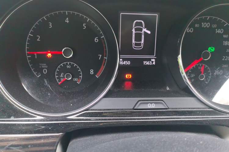 Used Volkswagen Lamando 2015 280TSI DSG Comfort Edition Odometer Close Up